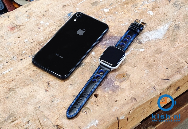 Apple Watch bandje racing zwart met blauw stiksel - 42/44/45mm